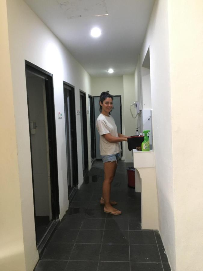 Apple Backpackers Hotel George Town Buitenkant foto
